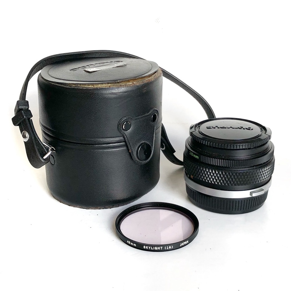 Olympus OM-System G.Zuiko Auto-W 28mm f/3.5 Wide Angle Lens Skylight Filter Case